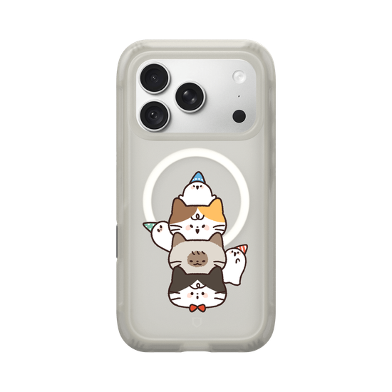 Cats & Ghosts Play Together