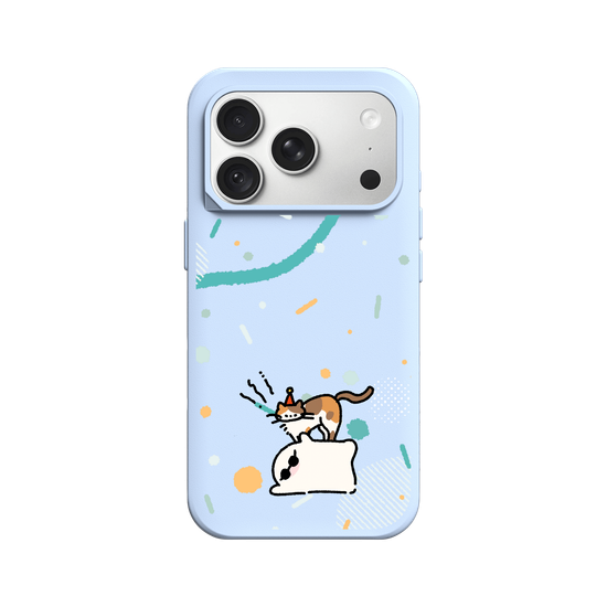 Cats & Ghosts Play Together