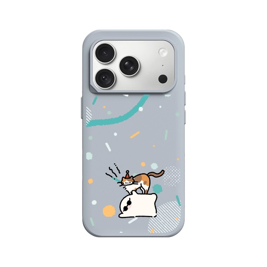 Cats & Ghosts Play Together